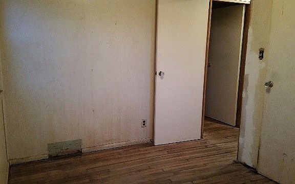 4th image of 2001 Spencer Ln