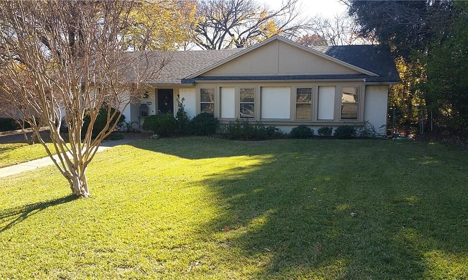 1st image of 427 Valley Glen Pl