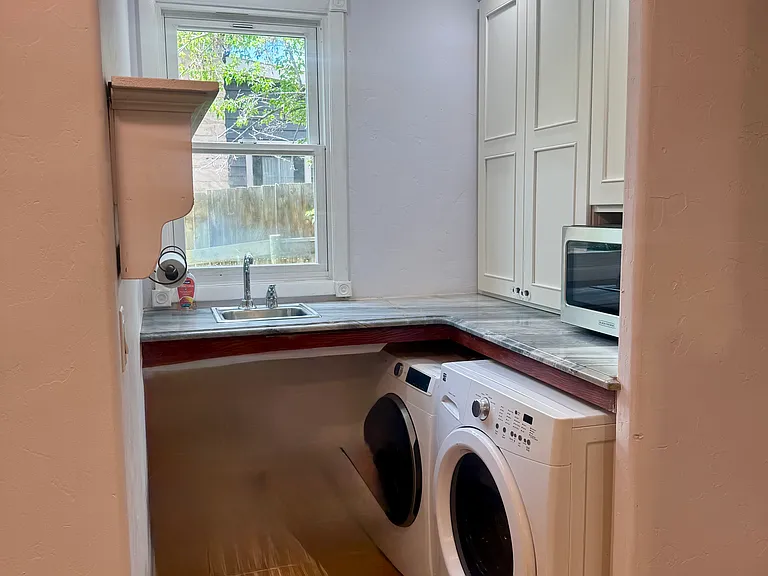 320 Oak St — Photo 16