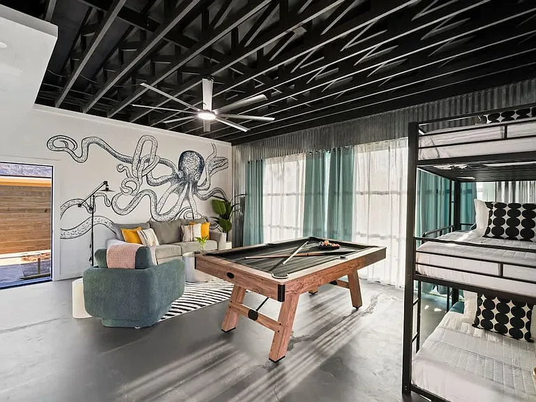 Building's Lounge