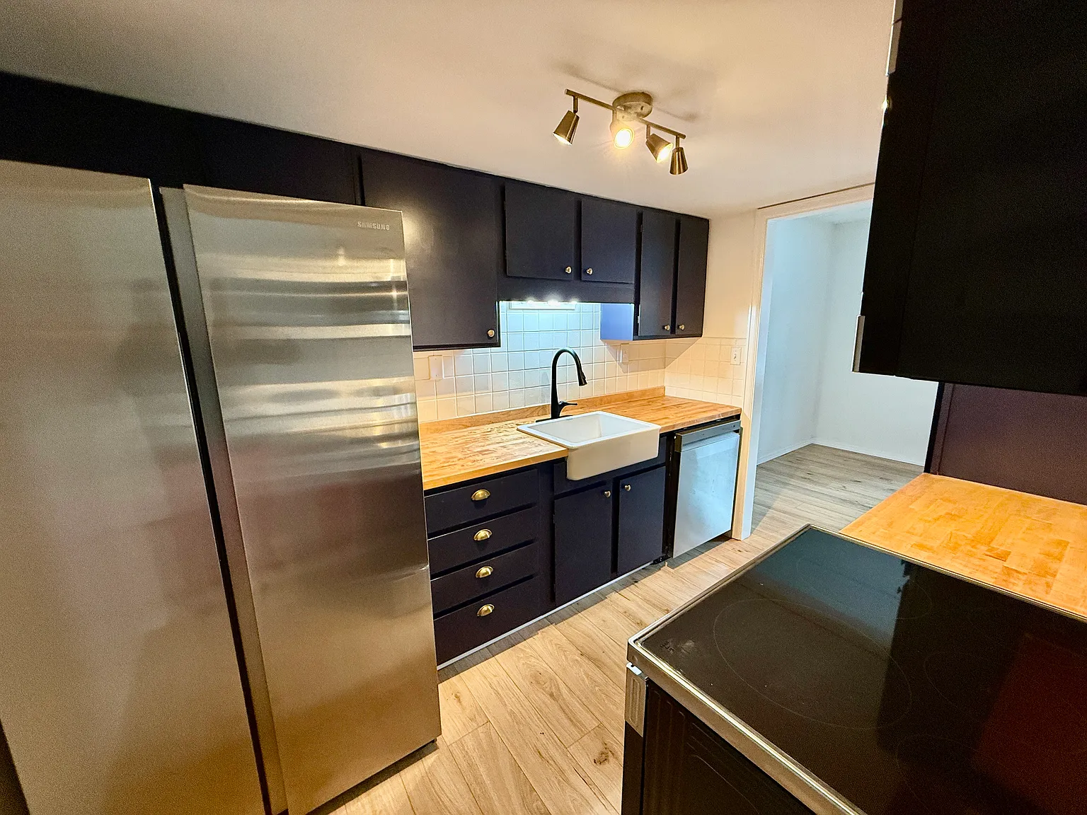 2 bed, 988 sqft, $2,490 — Photo 2