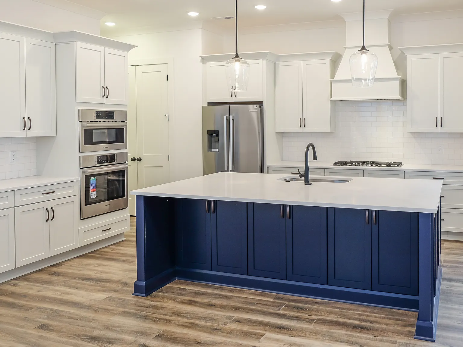 4 bed, 3.5 bath, 2641 sqft, $4,995 — Photo 3