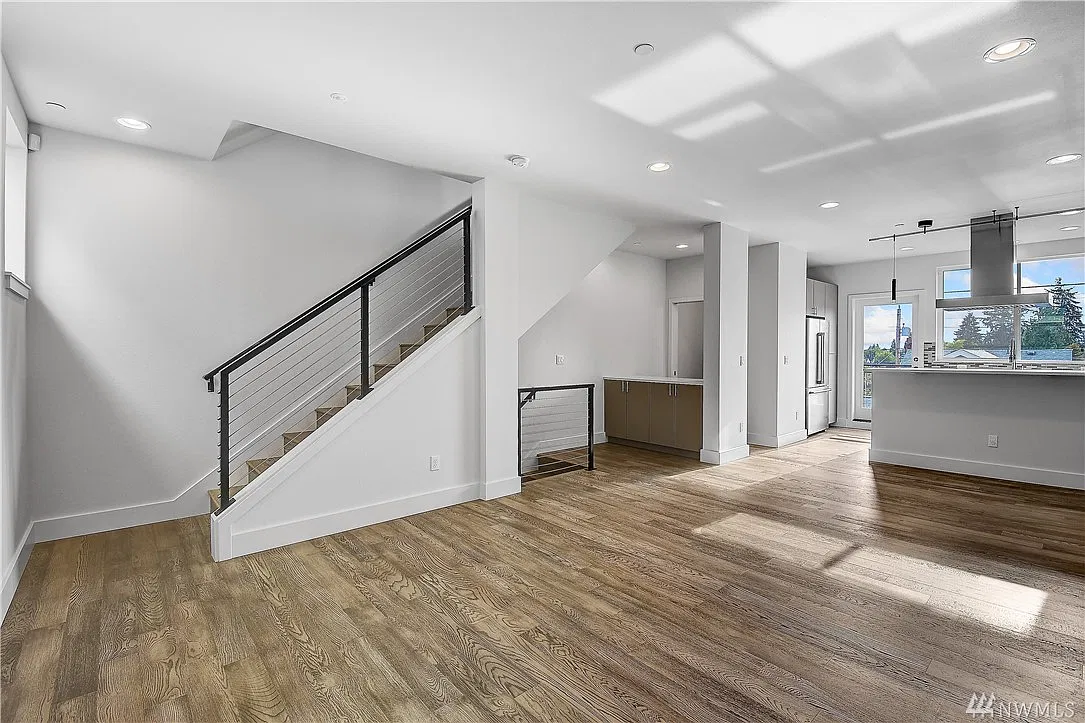 3 bed, 3.5 bath, 1600 sqft, $5,000 — Photo 3