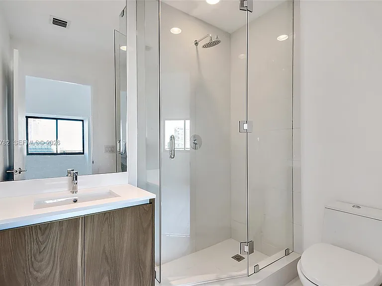 480 NE 31st St #904 — Photo 15