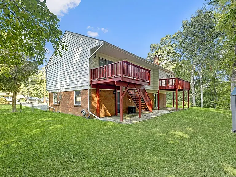 3315 Albion Ct — Photo 2