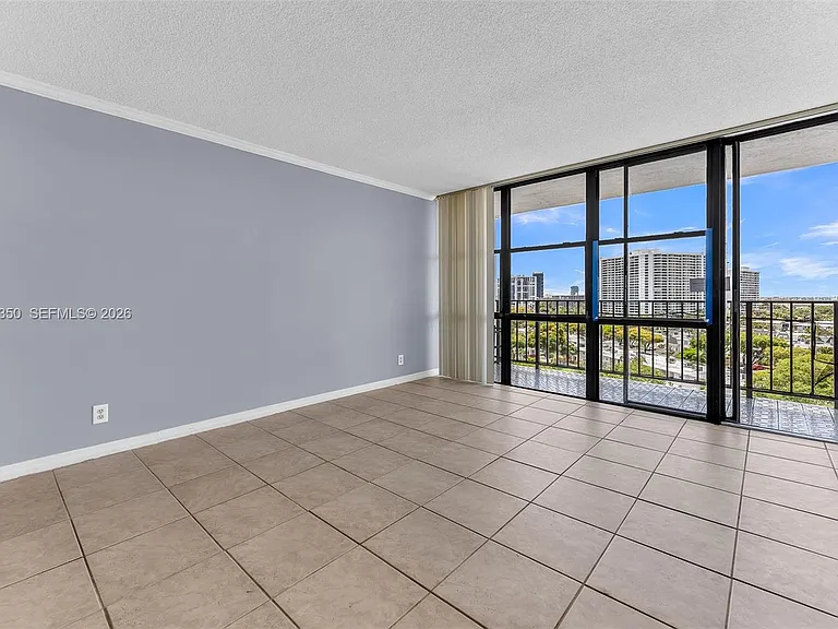 800 Parkview Dr #1007 — Photo 8