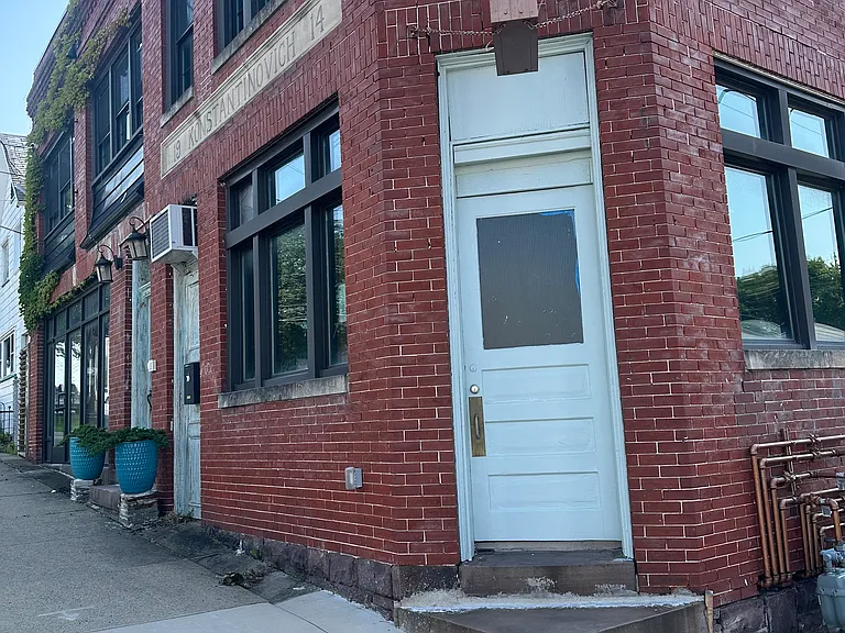 643 N Main St — Photo 16