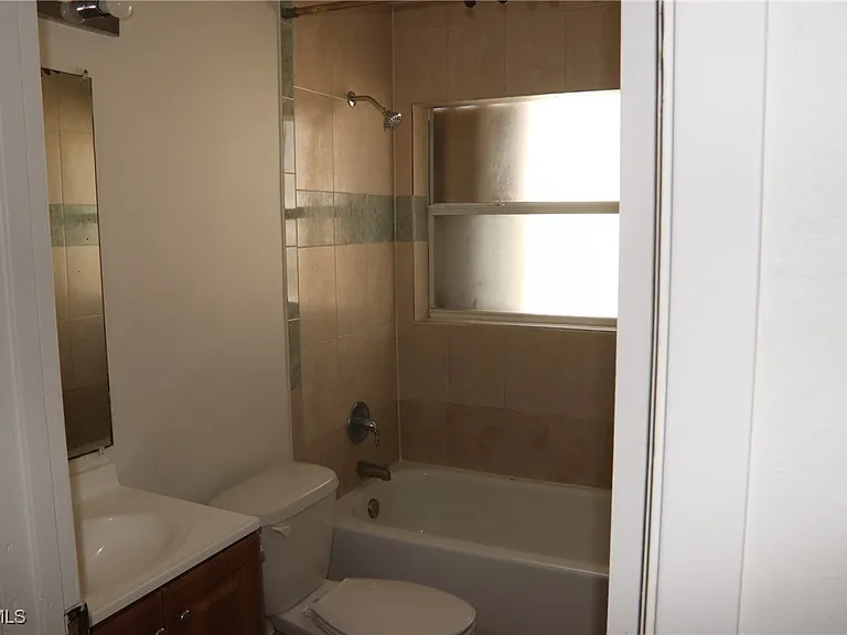 320 Harry Ave S — Photo 21
