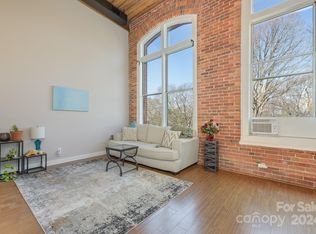 201 S Hoskins Rd APT 310, Charlotte, NC 28208