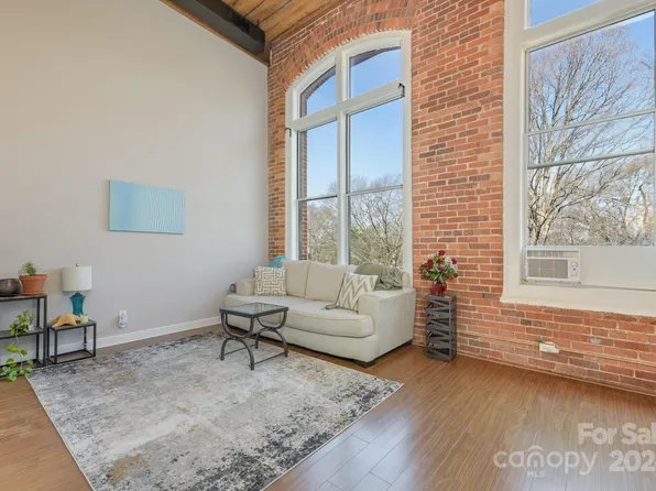 201 S Hoskins Rd APT 310, Charlotte, NC 28208