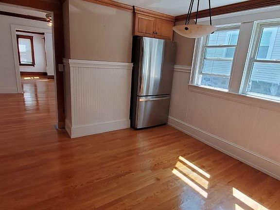 5th image of 60 E Elm Ave