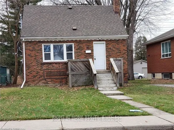 84 Ewen Rd, Hamilton, ON L8S 3C5