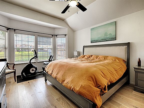 5th image of 10013 White Ln