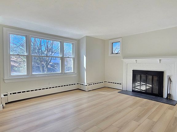 4th image of 54 Tri St