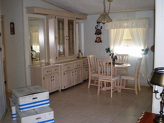 5th image of 443 Victoria Dr
