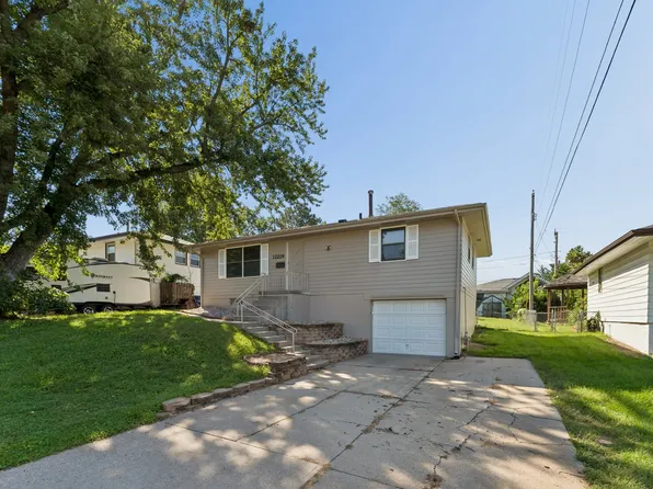 12229 T St, Omaha, NE 68137