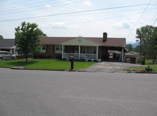 935 Olney Rd, Vinton, VA 24179