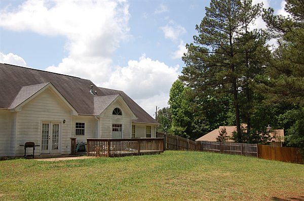 Fenced Rear Yard