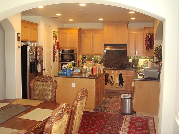 Kitchen and Bonus kitchen eat-in area