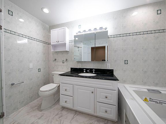 5th image of 8424 Little Neck Pkwy APT 2