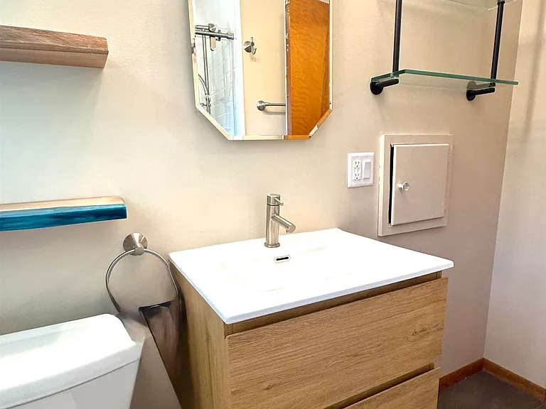 222 S Midvale Blvd — Photo 22