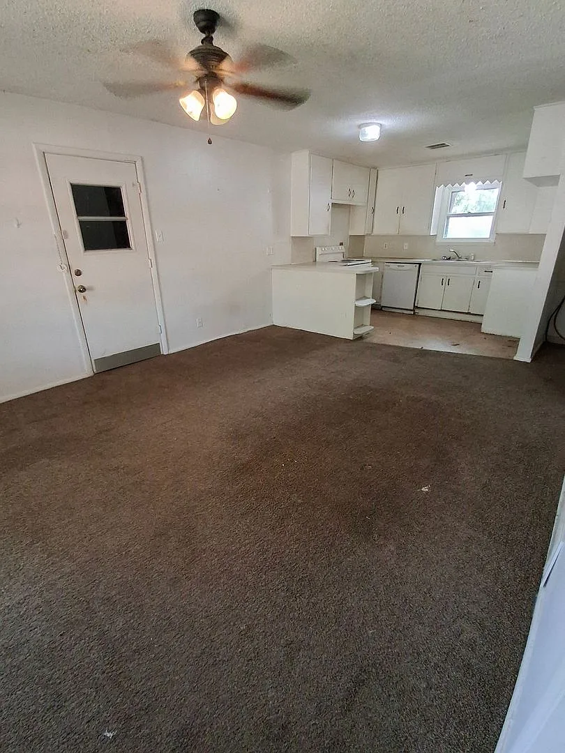 3 bedroom, 2 bath — Photo 3