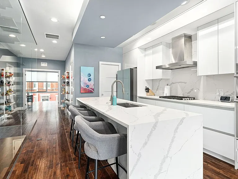 1516 Cambridge St #2 — Photo 2