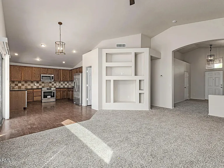 1145 E Windsor Dr — Photo 6