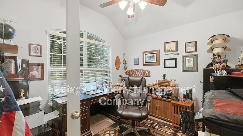 3 bed, 3.0 bath, 2846 sqft, $2,700 — Photo 3