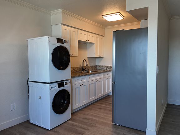 5th image of 417 S 10th St APT I