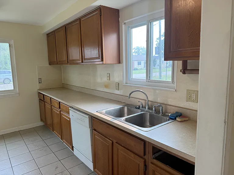 20409 Vermander Ave — Photo 5