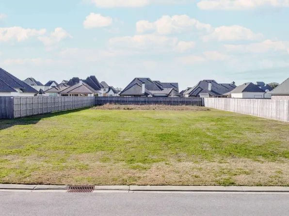 102 Stony Trek Dr, Youngsville, LA 70592