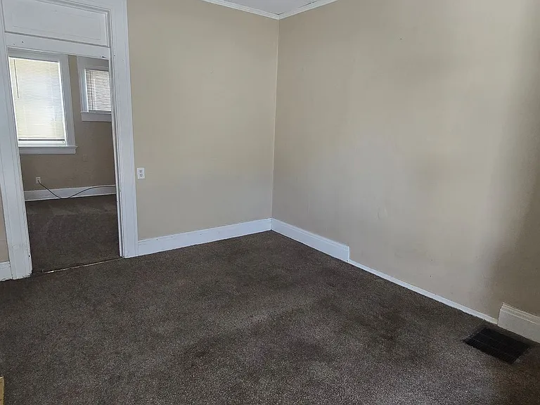 905 W Charles St #B — Photo 9