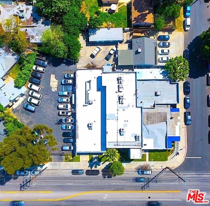 2nd image of 5946 Cedros Ave