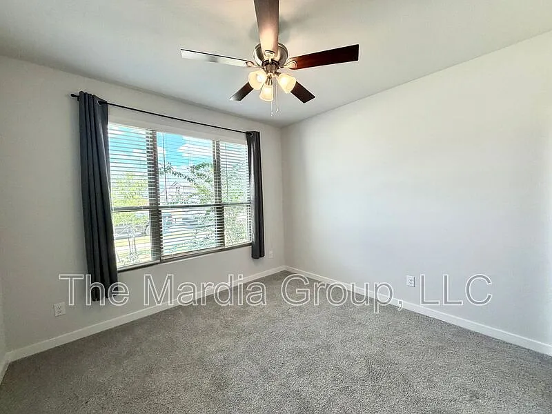 5 bed, 3.0 bath, 3139 sqft, $3,400 — Photo 3