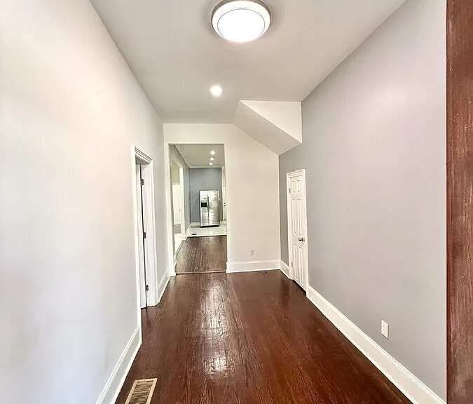 2235 Whitaker St — Photo 4