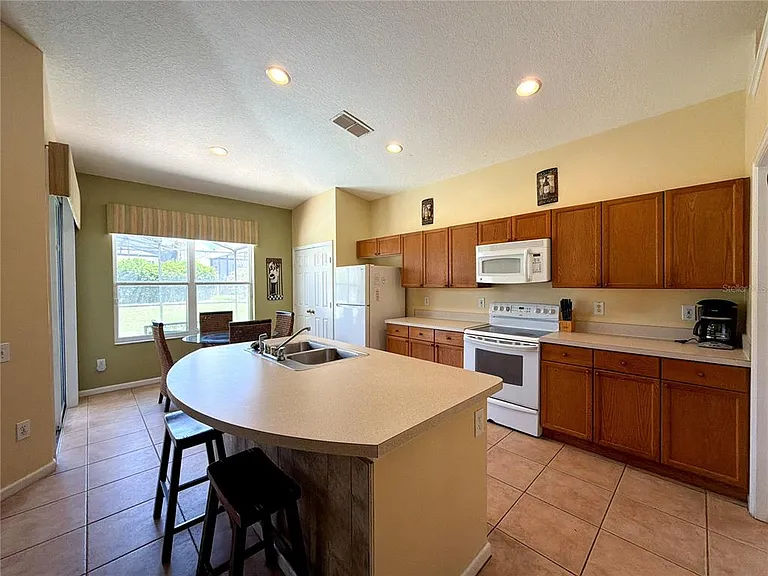 8127 Fan Palm Way — Photo 7