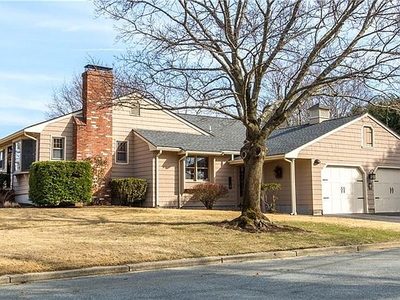 4th image of 16 Bradford Dr