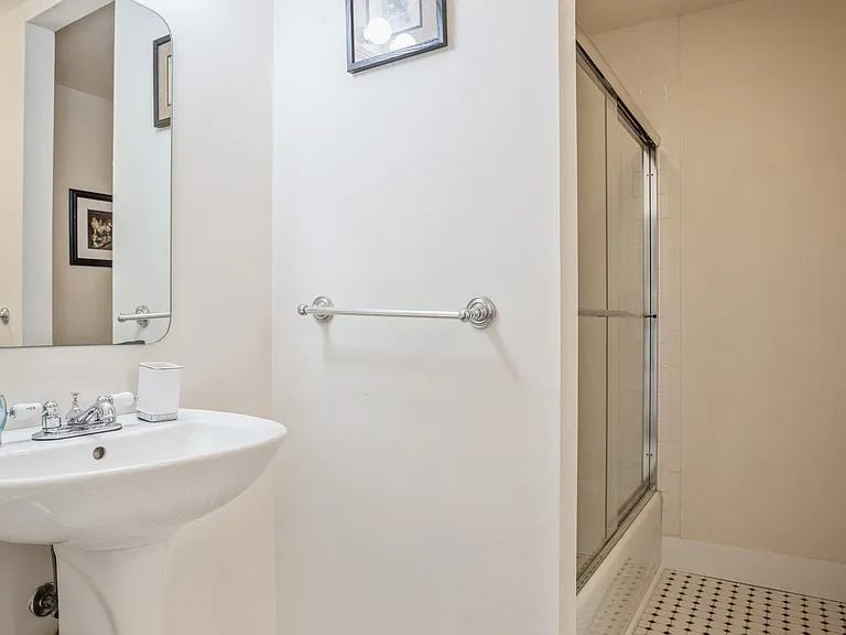 19 Fairbanks Ct — Photo 15