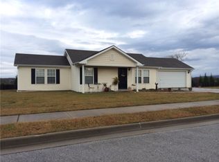 1280 Colonel Hawthorn Dr, Prairie Grove, AR 72753