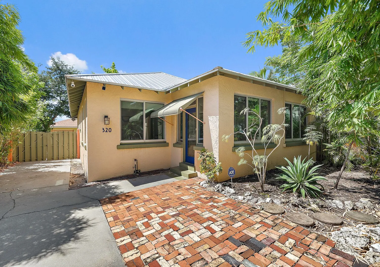 Fully Renovated, Furnished 4 Bd Home In Laurel Park, Downtown Sarasota — Photo 2