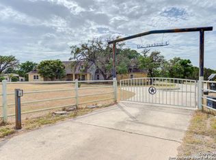 5980 Bump Gate Rd, Pipe Creek, TX 78063