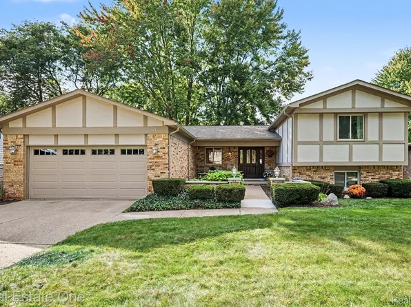 2341 Topaz Dr, Troy, MI 48085