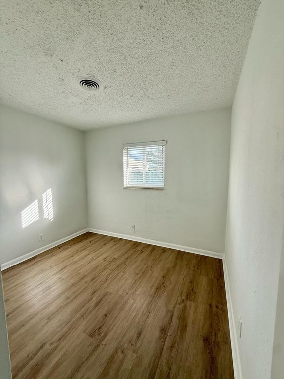 2920 NE 7th Ave APT B, photo 7