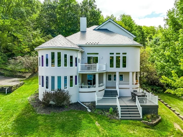 260 W Mohawk Dr, Malvern, OH 44644