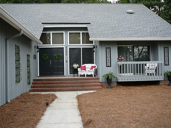 Front Entry w/French Doors