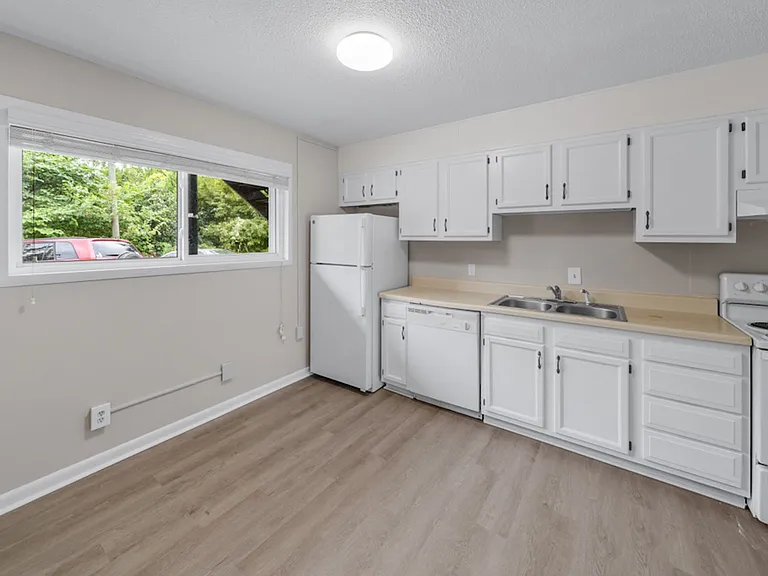 Monarch Apartments — Photo 49
