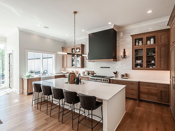 5th image of 8114 Heirloom Blvd
