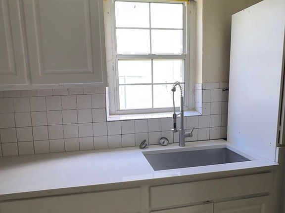 4th image of 527 N 11th St