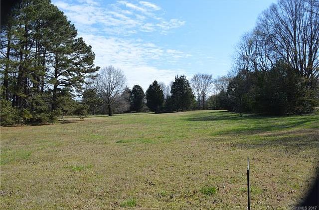 2nd image of 4901 Riverdale Dr